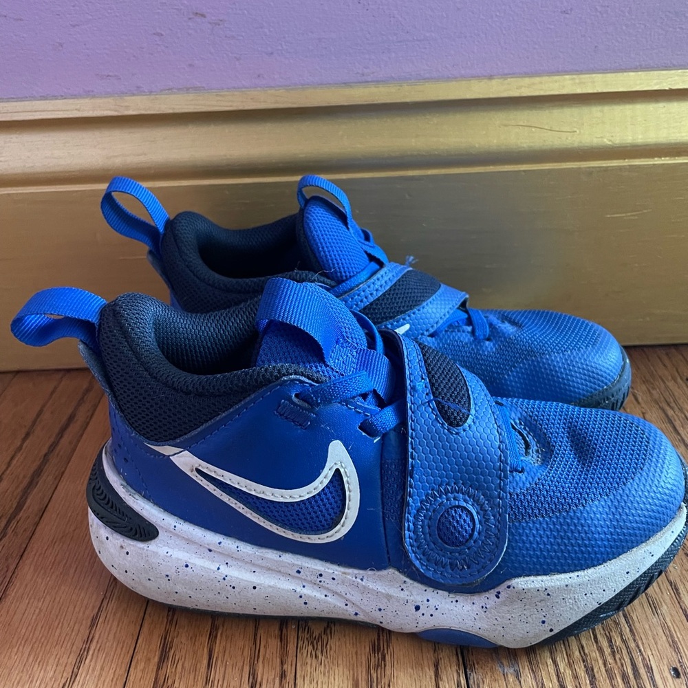 Toddler size 11c Gently used Nike sneakers
